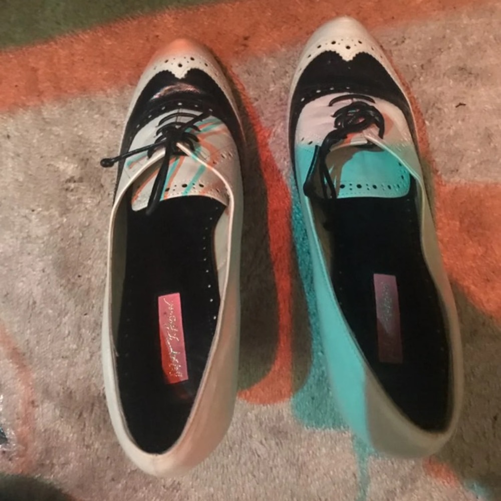 Betsey Johnson Walsh oxfords